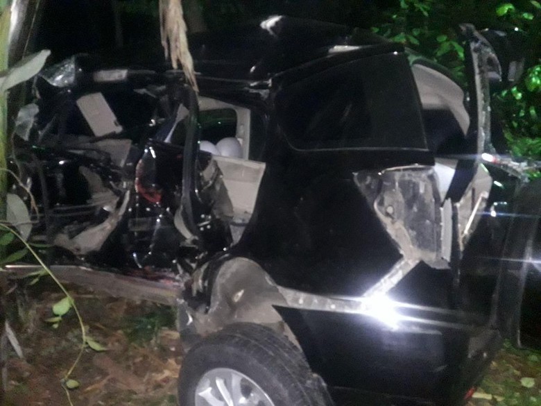 Kecelakaan Mobil di Perlintasan KA Pondok Ranji, 2 Orang Tewas Kecelakaan Mobil di Perlintasan KA Pondok Ranji, 2 Orang Tewas