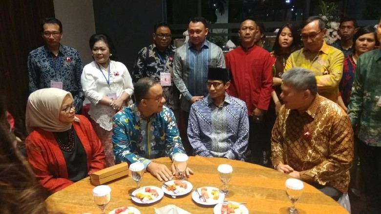 Hadiri Perayaan Natal di JIExpo, Anies-Sandi Kompak Pakai Batik Hadiri Perayaan Natal di JIExpo, Anies-Sandi Kompak Pakai Batik