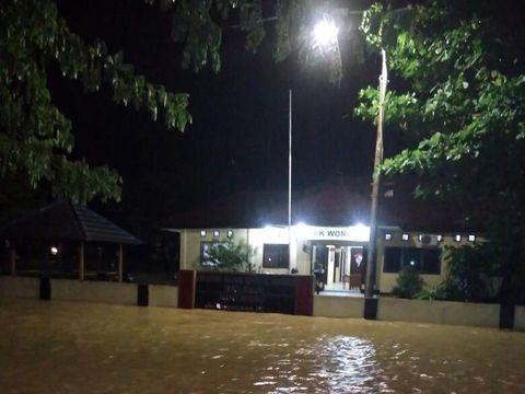 Banjir rendam ratusan rumah di empat desa.