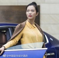 Selain tampil cantik, Ye juga kerap jadi perhatian karena gaya busananya yang stylish. Foto: Weibo