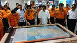 Foto: Panglima TNI Berkemeja Putih Saat Kerja di Akhir Pekan