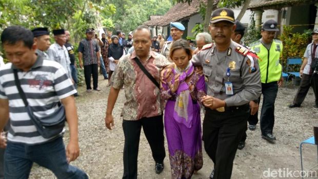 Dwi Wahyuni, wanita yang diduga terlibat pembunuhan/