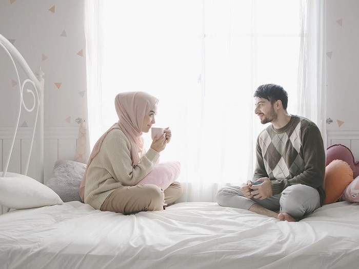 5 Inspirasi Gaya Hijab Simpel Untuk Foto Prewedding Halaman 6