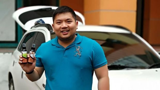 Terinspirasi Bau Kaki, Pria Ini Ciptakan Parfum Khusus Sepatu