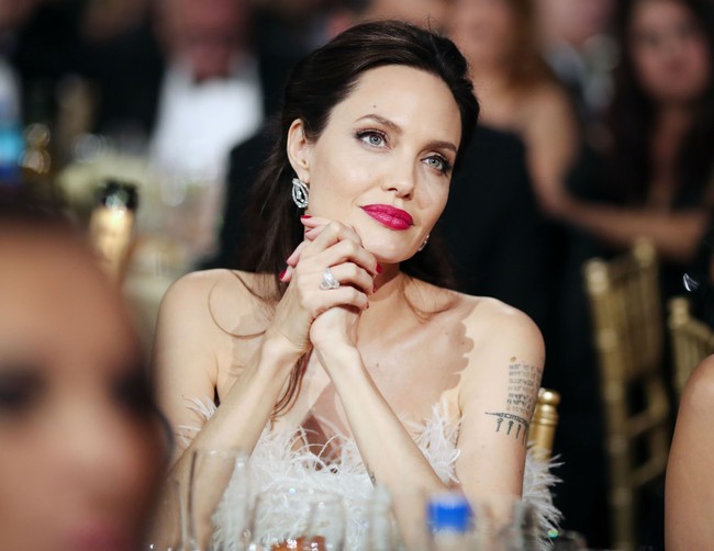 Makan Laba Laba hingga Es Krim, Ini Fakta Menarik Seputar Angelina Jolie