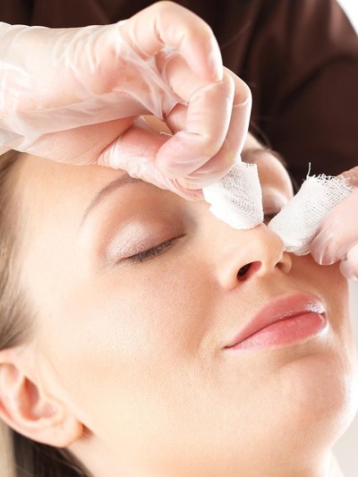 Ilustrasi facial wajah. Foto: thinkstock Ilustrasi facial wajah. Foto: thinkstock