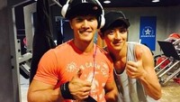 Selain itu ternyata ia punya tubuh atletis dan perut six pack lho! Dok. Instagram/real_pcy