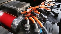 Untuk bisa mengganti performa dari mesin V8, Ferrari GTS ini memilih untuk mengusung tiga motor listrik HPEVS AC-51. Foto: Pool (Motor1)
