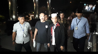 Sebelumnya, Fredrich pada Jumat (12/1) mangkir dari pemeriksaan KPK. KPK kemudian menurunkan tim untuk melakukan pencarian. (Faiq-detikcom)