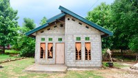 Rumah-rumah ini sebelumnya sudah berdinding bebak (kayu) dengan atap menggunakan daun. Pool/Kementerian PUPR.