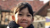Ets...lucu banget es krimnya. Foto: Tora Sudiro dan Mieke Amalia (Instagram)