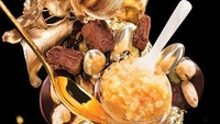 The Golden Opulence Sundae ini dibuat dengan campuran emas 23 karat. Dijual sangat mahal, dessert mewah ini dibandrol dengan harga 25.000 USD atau Rp 335 juta. Foto: Istimewa