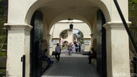 Berwisata ke Makassar, Fort Rotterdam harus jadi salah satu destinasinya. Letaknya di Jalan Penghibur Makassar, tak jauh dari Pantai Losari (Ibnu Munsir/detikTravel)