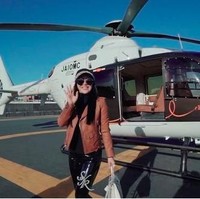 Naik helikopter Hermes, yang merupakan brand fashion favoritnya, Syahrini menuliskan kebahagiaannya di keterangan foto yang diunggahnya ke Instagram. KENYATAAN Ini Tiada Bisa Di Pungkiri Lagi,Semua Manja Bukan Sekedar Lamunan Dan Buaian Fatamorghana Semua Ini Terlampaww TERPAMPANG NYATA ....Wonderful Morning Today,Melaju Manjaaahh Keliling Tokyo Dengan Helicopter KEELLITAN @hermes Yang Hanya Ada 5 Di Dunia ... Thank You @japanprivatetour For Your Hospitality … ,” tulisnya.Foto: Instagram