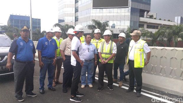 Sandiaga Tinjau Proyek Flyover Pancoran yang akan Diuji Coba Besok