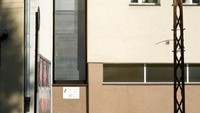 Rumah sempit ini hanya memiliki lebar 122 cm. Proyek pembuatannya dipimpin oleh Etgar Keret. Tak heran jika rumah ini dinamakan Keret House. Istimewa/Archdaily.