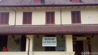 Tiket masuknya Rp 5.000 untuk dewasa dan Rp 3.000 untuk anak-anak. Harganya sudah termasuk masuk museum yang ada di sana. Murah! (Ibnu Munsir/detikTravel)