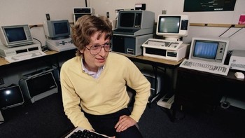 Bill Gates saat masih muda. Ia memang pintar sejak kecil walaupun akhirnya tidak menamatkan kuliah di Harvard demi membesarkan Microsoft bersama sahabatnya, Paul Allen. Foto: istimewa