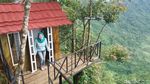 Foto: Mengayuh Becak di Atas Awan