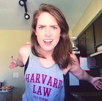 Meme itu sudah terjual 200 ETH setara $ 411.000 atau Rp 6,7 miliaran. Wanita yang berhenti dari YouTuber pada 2019 setelah mengalami depresi tersebut kini menikmati hasil yang menguntungkan dan tidak disangka. Foto: Instagram