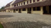 Traveler yang gemar sejarah harus menyambangi saksi bisu Gowa Tallo yang satu ini. Ada museum dan tempat untuk berfoto ala noni Belanda di sana (Ibnu Munsir/detikTravel)