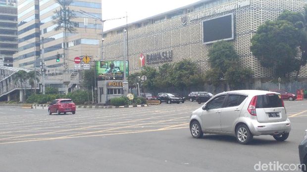 2 Tahun Bom Thamrin, Karangan Bunga Terpajang di Pos Polisi