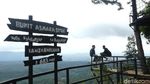 Foto: Mengayuh Becak di Atas Awan