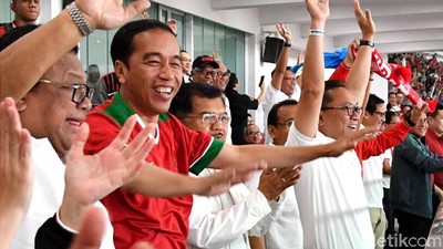 Ekspresi Bahagia Jokowi Saat Ilham Udin Cetak Gol