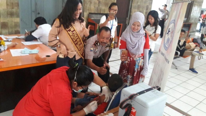 100 Anak Jalanan Kota Tua Jakarta Divaksin Difteri 100 Anak Jalanan Kota Tua Jakarta Divaksin Difteri