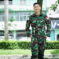 Halaman komentar di Instagramnya dibanjiri tulisan netizen wanita yang memuji ketampanannya. Foto: Instagram