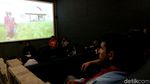 Melihat Para Tunanetra Nonton Film