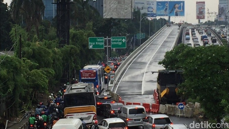 Ada Proyek LRT, Flyover Pancoran Arah Slipi Tutup Malam Hari Ada Proyek LRT, Flyover Pancoran Arah Slipi Tutup Malam Hari
