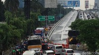 Wagub DKI Sandiaga Uno meninjau flyover ini sehari sebelum dibuka untuk umum (Foto: Parastiti Kharisma Putri/detikcom)