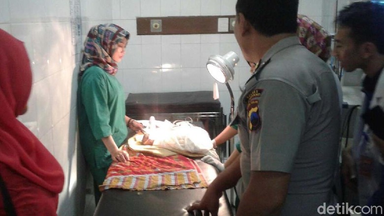 Duh Kasihan, Bayi Masih Ada Tali Pusarnya Dibuang di Semarang Duh Kasihan, Bayi Masih Ada Tali Pusarnya Dibuang di Semarang