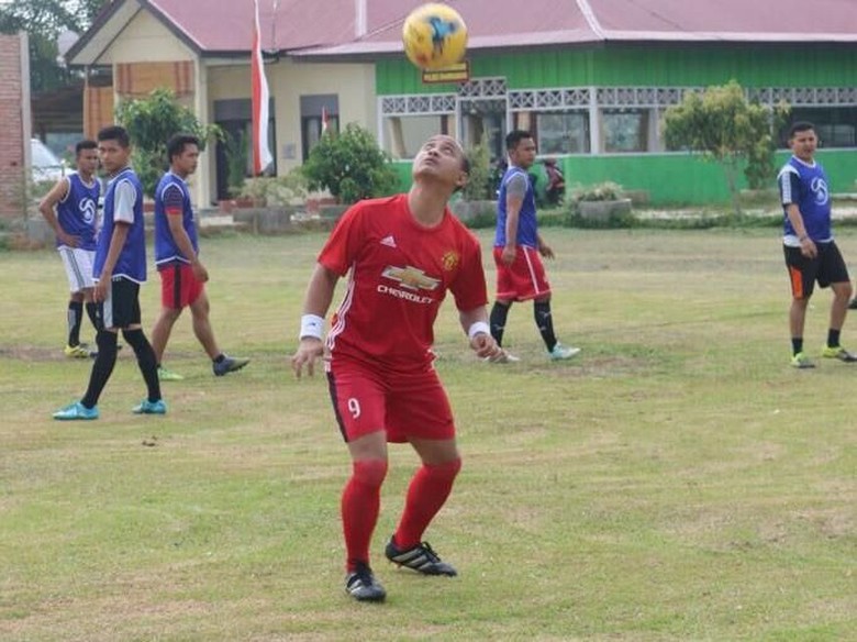 Kapolres Dharmasraya Bicara Soal Skill Mumpuni Olah Bola Bak Neymar Kapolres Dharmasraya Bicara Soal Skill Mumpuni Olah Bola Bak Neymar