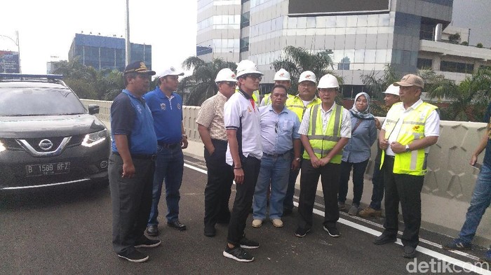 Sandiaga Tinjau Proyek Flyover Pancoran yang akan Diuji Coba Besok