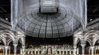 Arsitek ini berhasil membuat bangunan monumental kerajaan dengan bahan seperti kawat. Karyanya ini dipamerkan dalam sebuah acara yang berlangsung di Abu Dhabi. Istimewa/Broadsheet.
