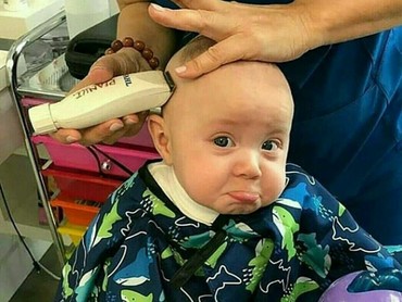 Berbagai Ekspresi si Kecil Saat Potong Rambut