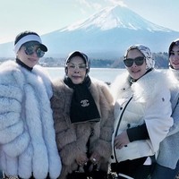 Syahrini berlibur di Jepang bersama keluarga besarnya setelah sebelumnya dia menghabiskan liburan akhir tahun di berbagai negara. Mulai dari Swiss, London, hingga Los Angeles disambanginya sejak akhir 2017 hingga awal 2018 ini. Foto: Instagram