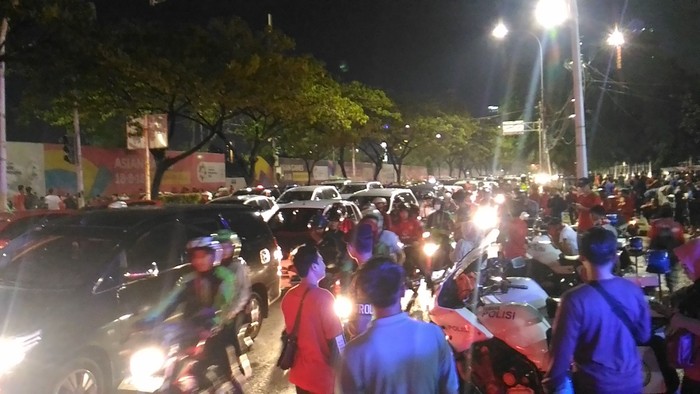 Usai Indonesia Vs Islandia Lalin Keluar Gelora Bung Karno Macet