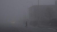Kabut ini bukan polusi, melainkan pengaruh cuaca dingin. Traveler tetap jaga kondisi kalau ketemu kabut seperti ini ya! (Clodagh Kilcoyne/Reuters)