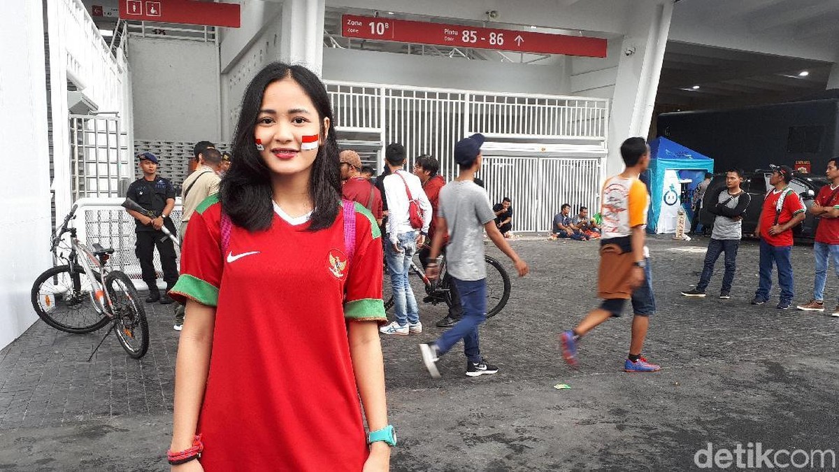 Suporter Timnas ini berharap agar sesama suporter ikut menjaga SUGBK. (Mercy Raya/detikSport)
