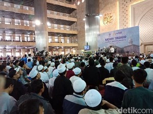 Anies Jadi Saksi Zidane Alfadino Masuk Islam di Masjid Isqtilal