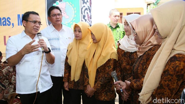 50 Sarjana Muda Diajak Mengajar di Pelosok Desa Banyuwangi, Tertarik? 50 Sarjana Muda Diajak Mengajar di Pelosok Desa Banyuwangi, Tertarik?