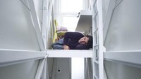 Selain itu ada pula kasur untuk tidur dan tangga untuk naik ke lantai atas. Istimewa/Archdaily.
