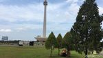 Foto: Ramai-ramai Nikmati Rumput Monas yang Kini Tanpa Pagar