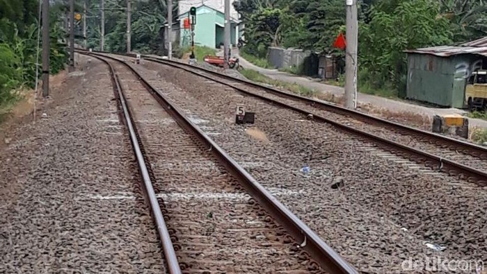 Mobil Tertabrak Kereta di Pondok Ranji, Polisi Panggil PT KAI