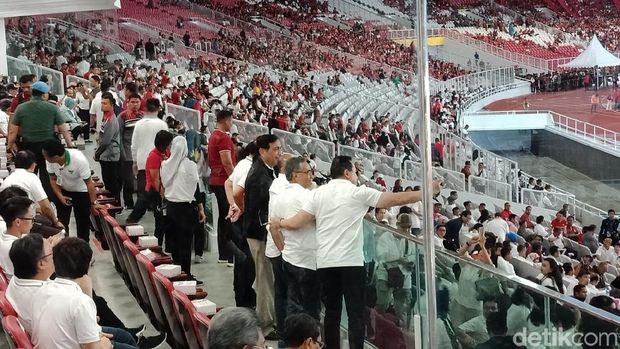 Gaya Menteri Jokowi Selfie Jelang Laga Indonesia Vs Islandia