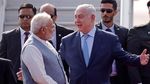 Foto: Pelukan PM India untuk Netanyahu di New Delhi