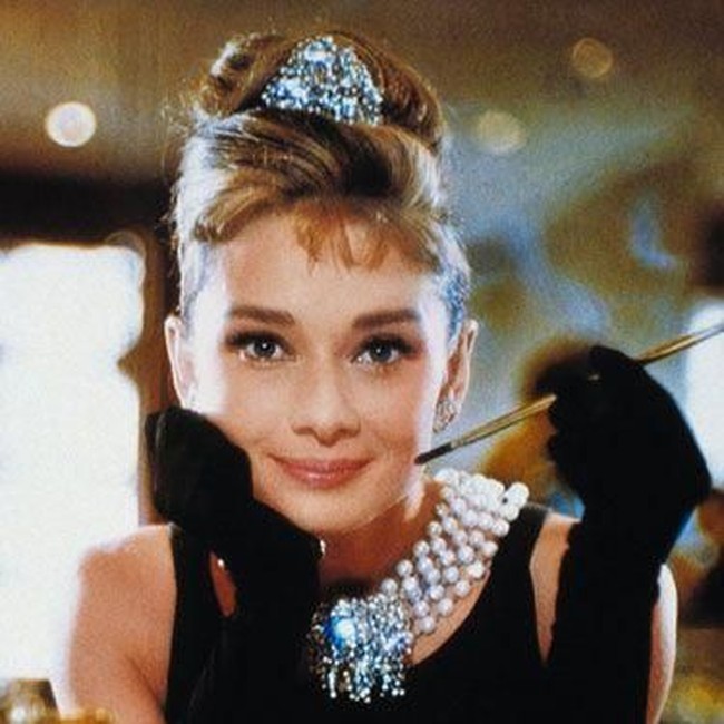 Poni bayi yang potongannya super pendek ini sebelumnya menjadi tren rambut di era 20 dan 60-an. Tren ini kemudian berulang lagi di 2018. Foto: Dok. Getty Images